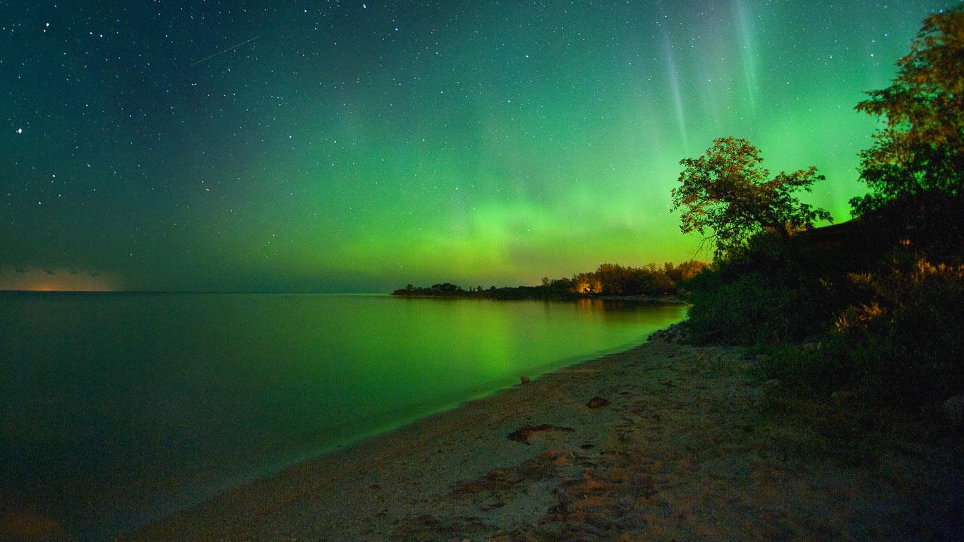 best wallpaper ever,sky,nature,natural landscape,aurora,green