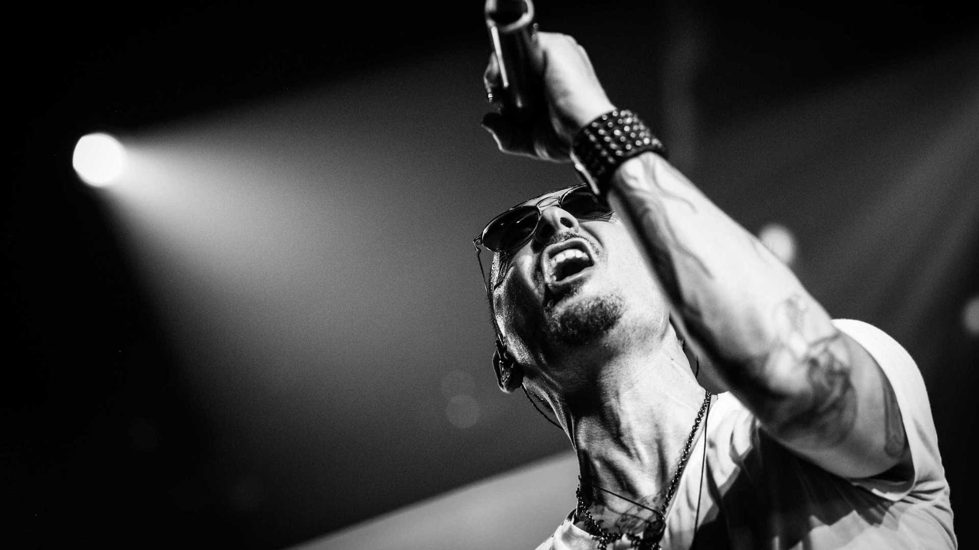 chester bennington wallpaper,arm,performance,black and white,music,photography