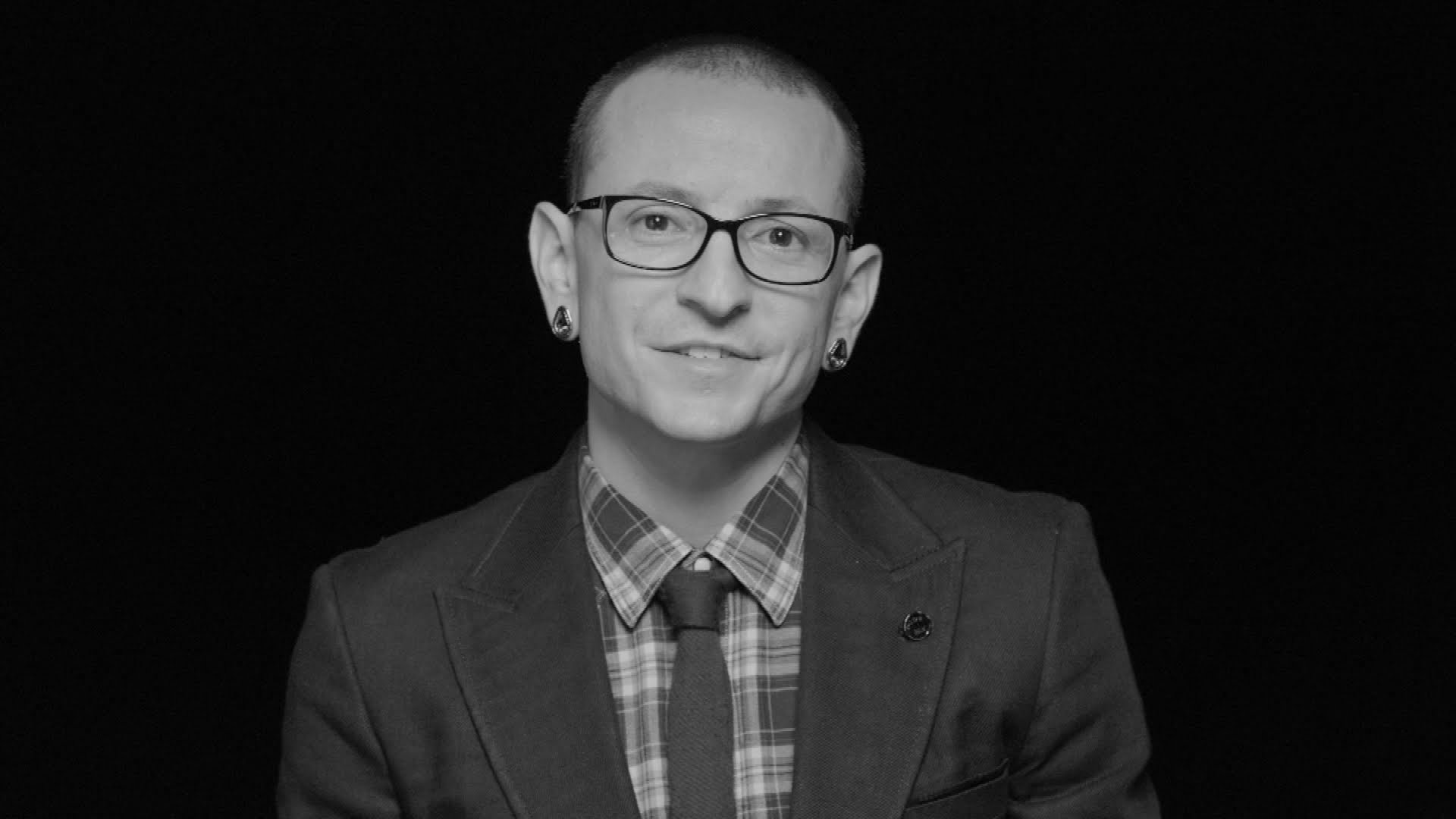 chester bennington fondo de pantalla,fotografía,gafas,cabeza,vasos,retrato