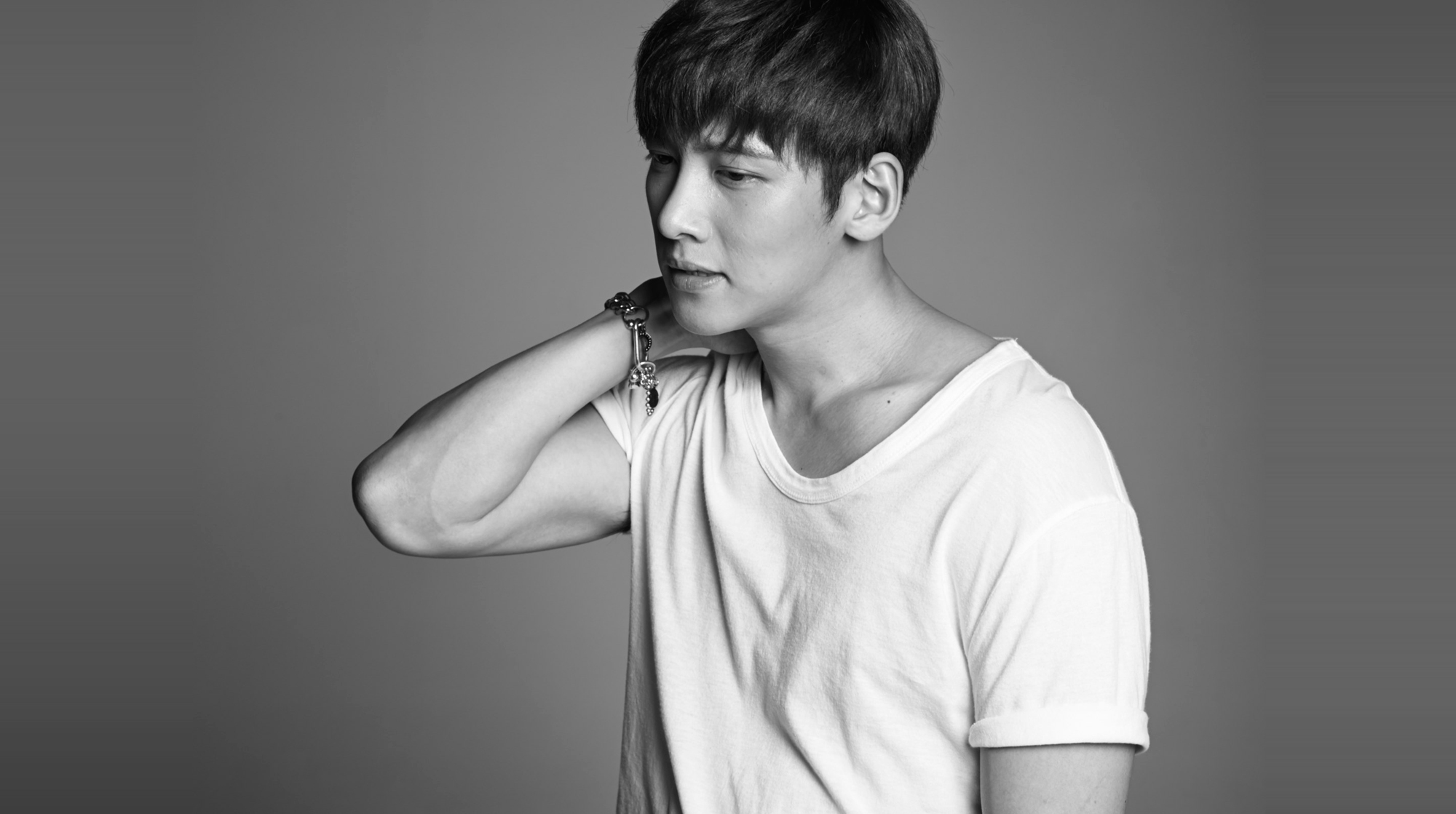 ji chang wook fondo de pantalla,blanco,hombro,en blanco y negro,monocromo,frente