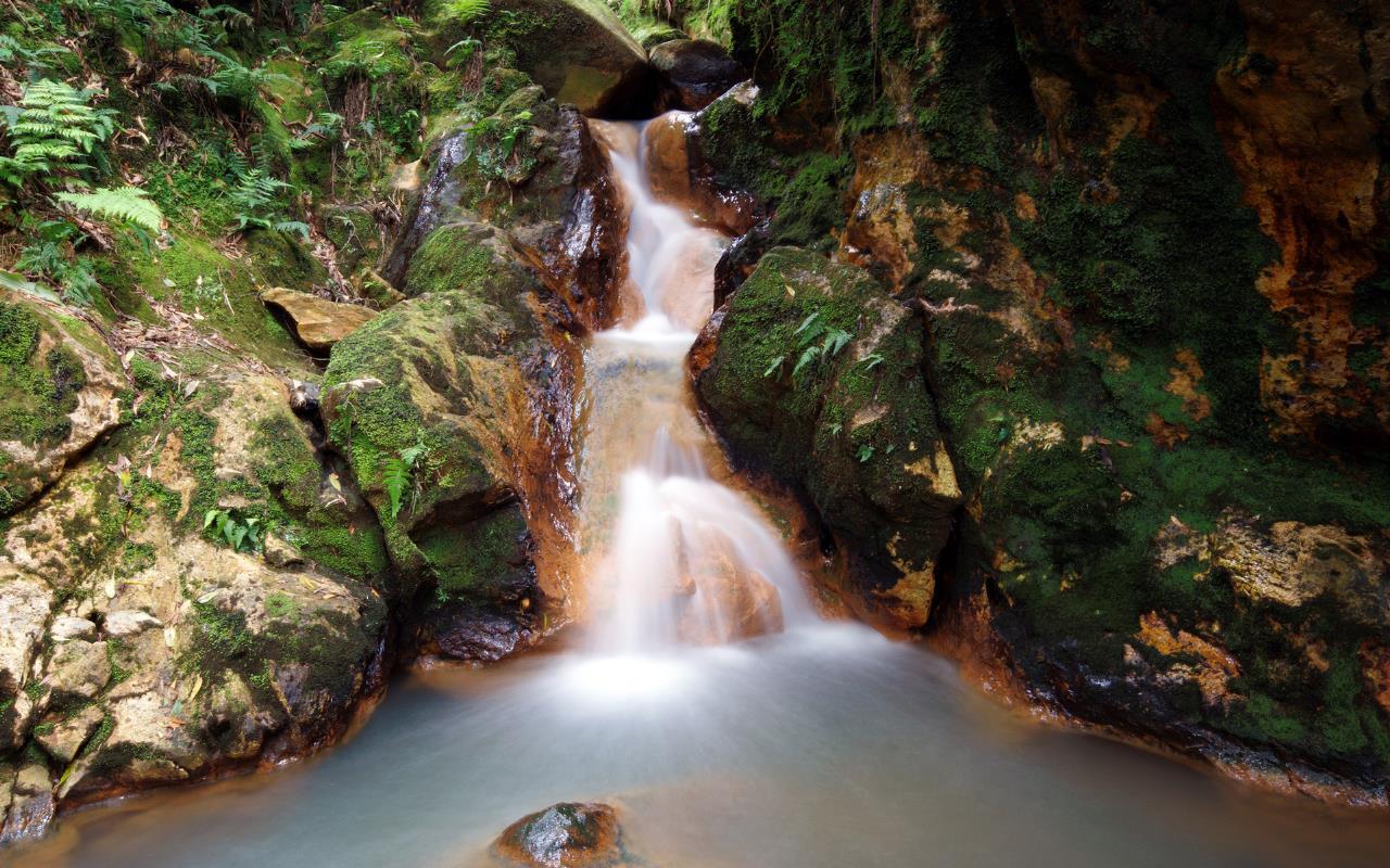 fond d'écran chaud hd 1080p téléchargement gratuit,cascade,plan d'eau,ressources en eau,paysage naturel,la nature