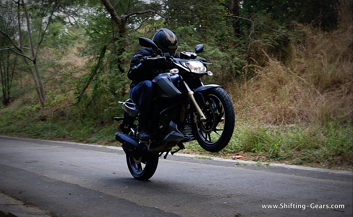 tvs apache 200cc wallpaper,land vehicle,vehicle,motorcycle,motorcycling,motor vehicle