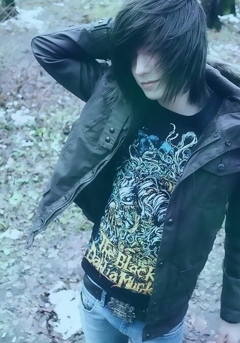 actitud boy fondo de pantalla para facebook hd,frio,cabello negro,chaqueta,árbol,mezclilla
