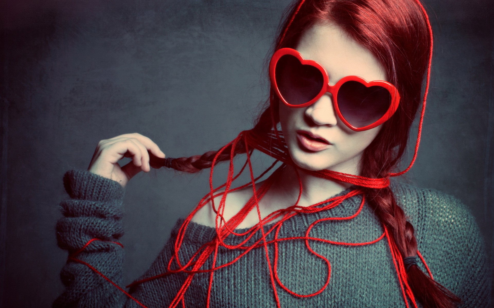 actitud chica fondo de pantalla,gafas,cabello,gafas de sol,frio,rojo