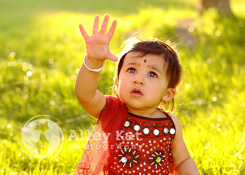indien mignon bébé fond d'écran hd,enfant,la nature,herbe,bambin,heureux