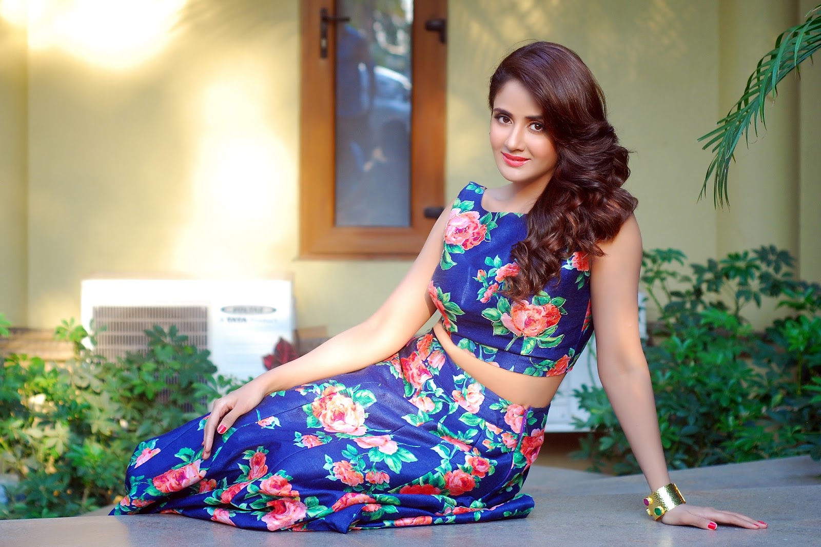 parul name wallpaper,clothing,photo shoot,beauty,dress,fashion model