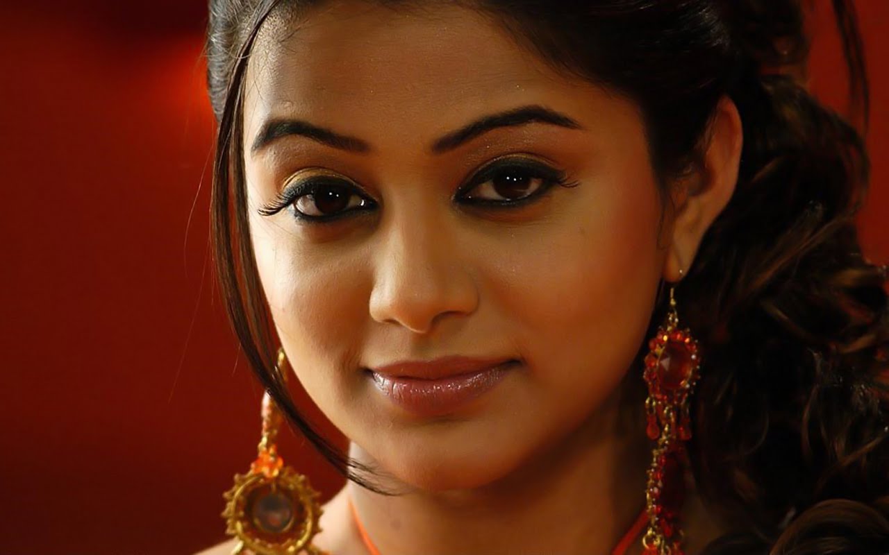 priyamani wallpaper,hair,face,eyebrow,beauty,hairstyle