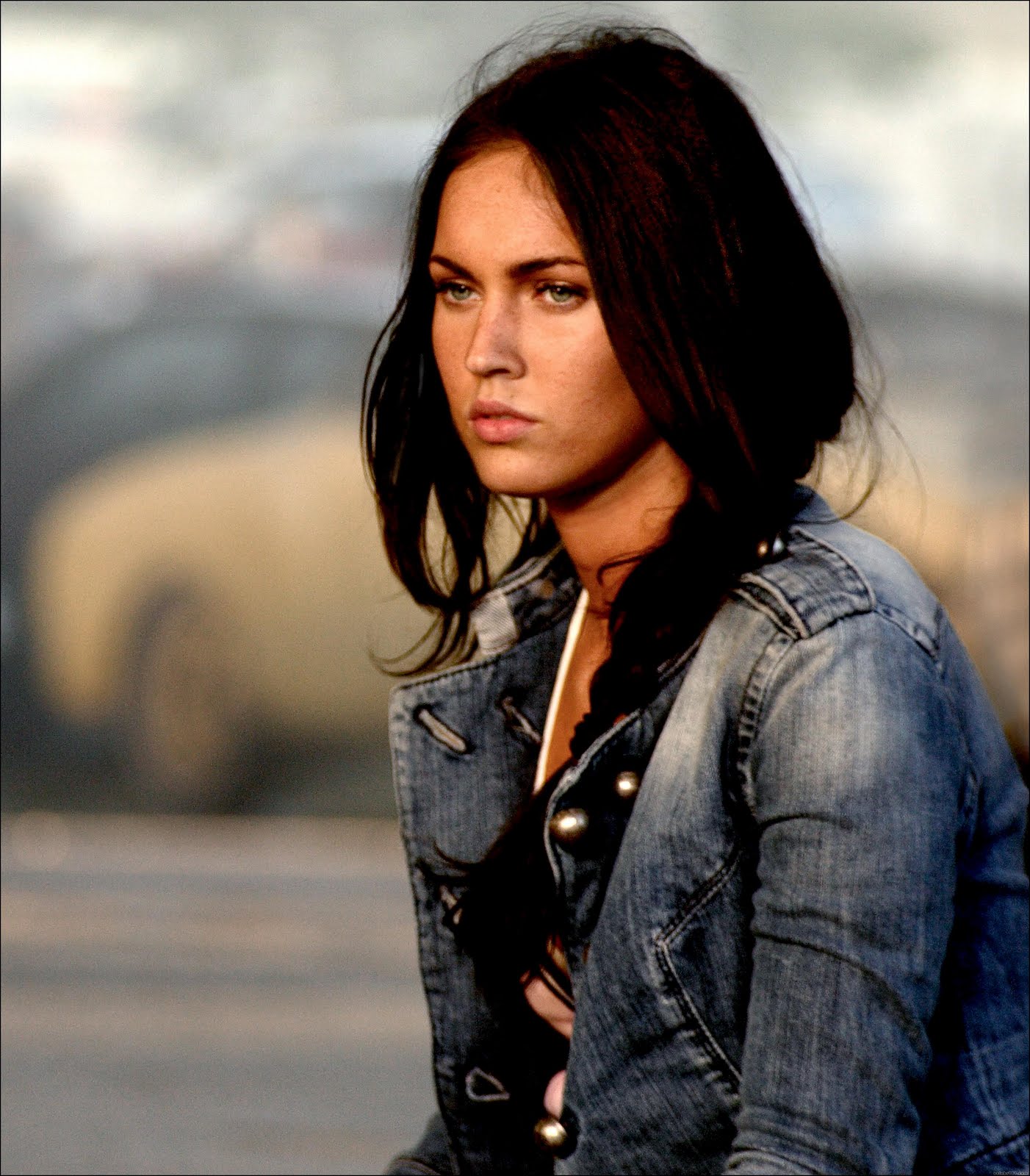 megan fox transformers wallpaper,hair,hairstyle,black hair,beauty,long hair