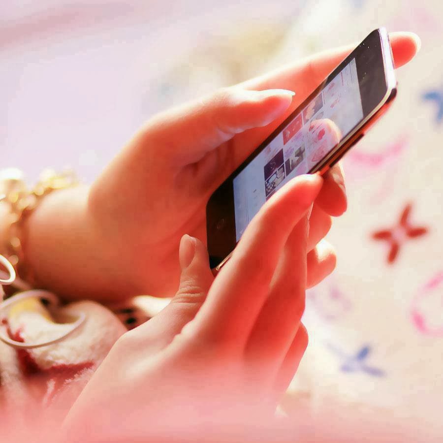 이름이있는 fb 벽지,간단한 기계 장치,휴대 전화,손,네일,분홍