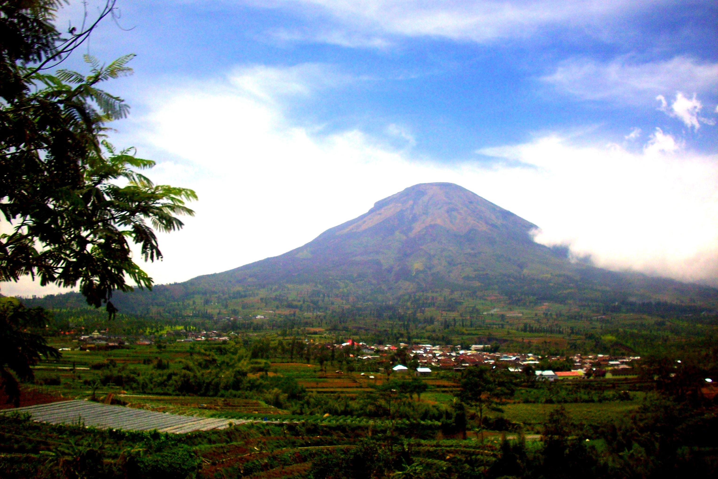 papier peint pemandangan gunung,la nature,ciel,station de montagne,montagne,colline