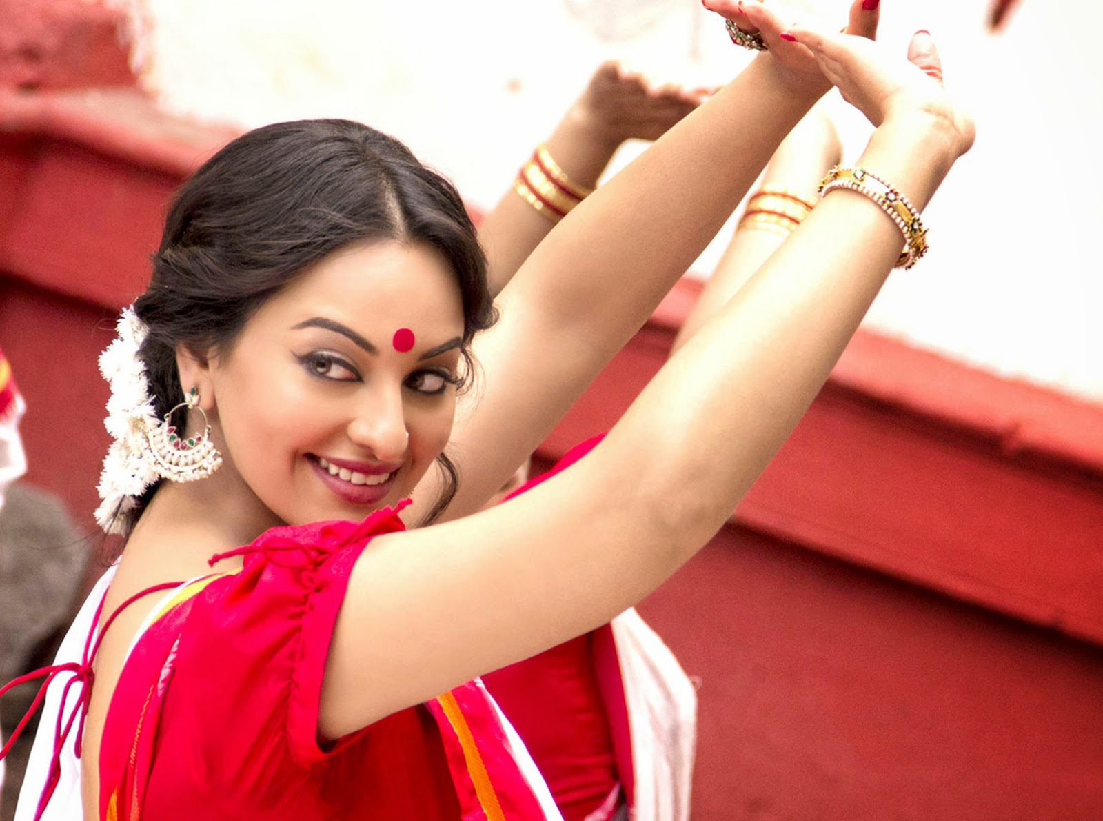 sonakshi sinha ke wallpaper,photo shoot,beauty,photography,tradition,abdomen