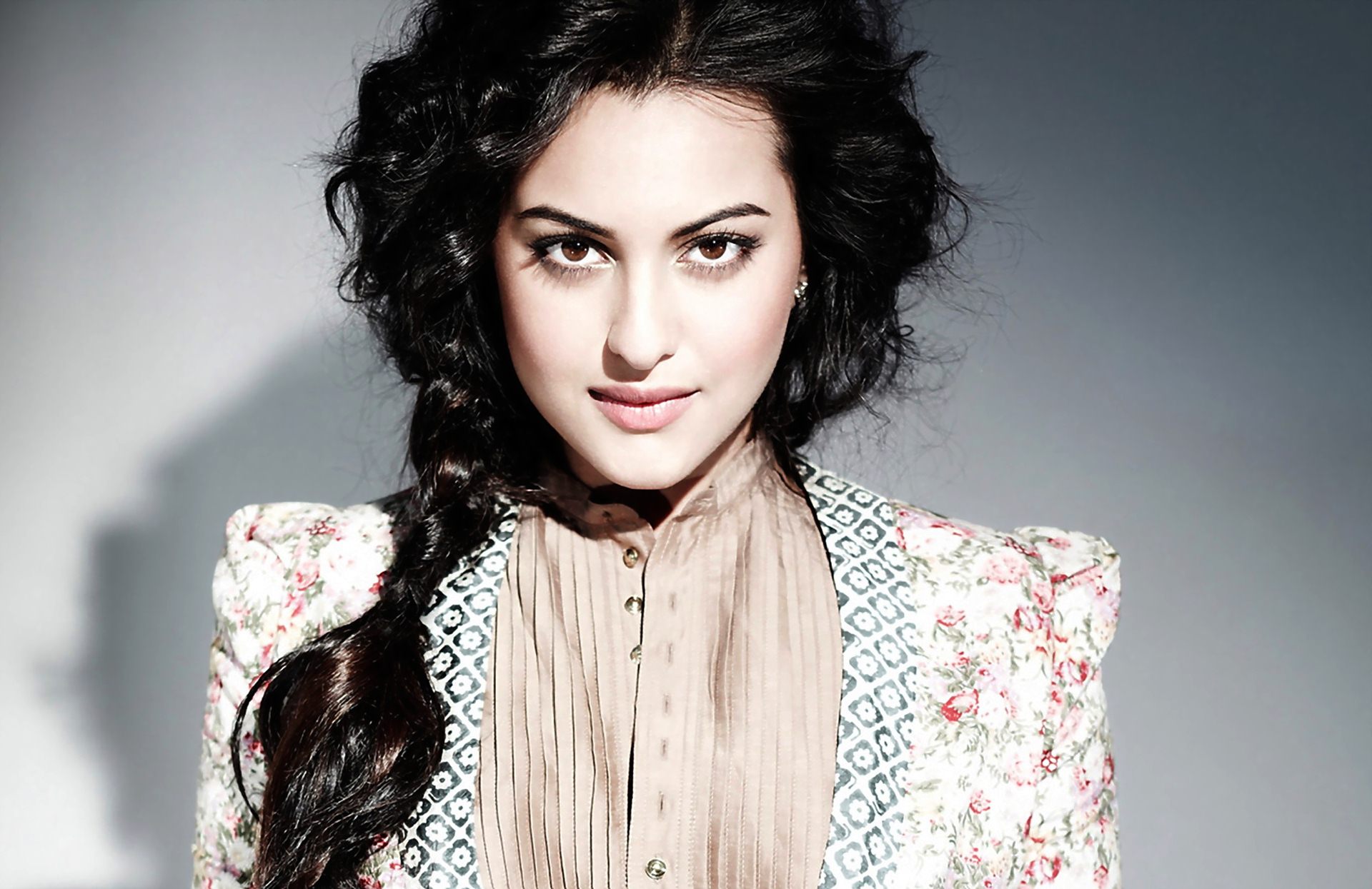 sonakshi sinha wallpapers full size,hair,face,fashion model,hairstyle,lip
