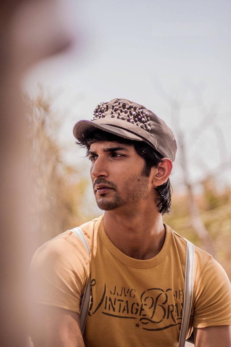 sushant singh rajput hd wallpaper,copricapo,freddo,fotografia,cappello,barba