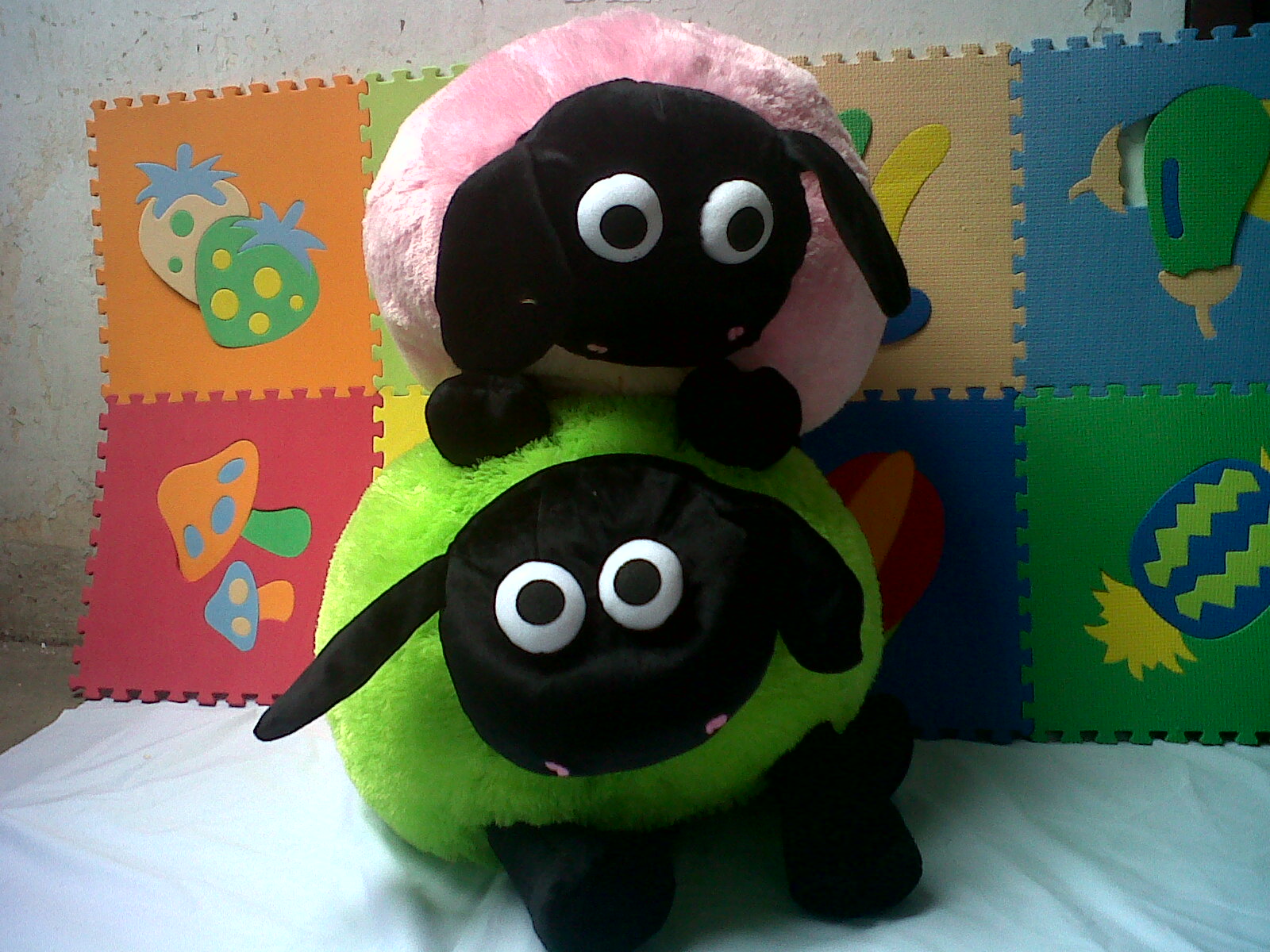 wallpaper boneka pink,stuffed toy,toy,plush,textile,insect