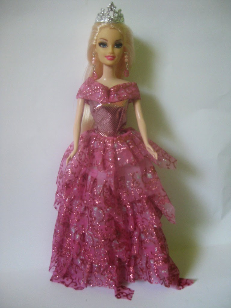 wallpaper boneka line,doll,pink,toy,barbie,dress