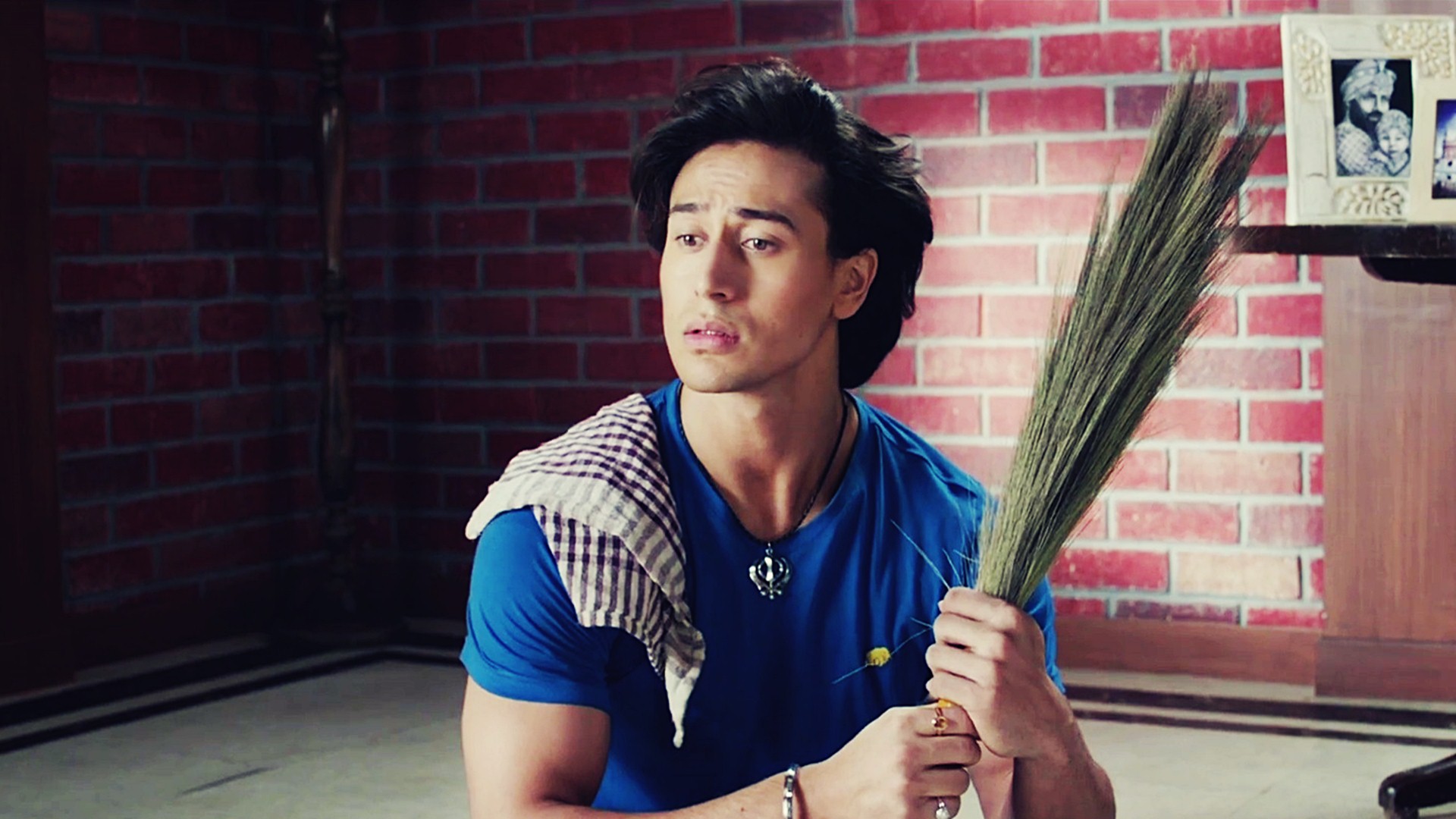 flying jatt wallpaper,baseball bat,shoulder,cool