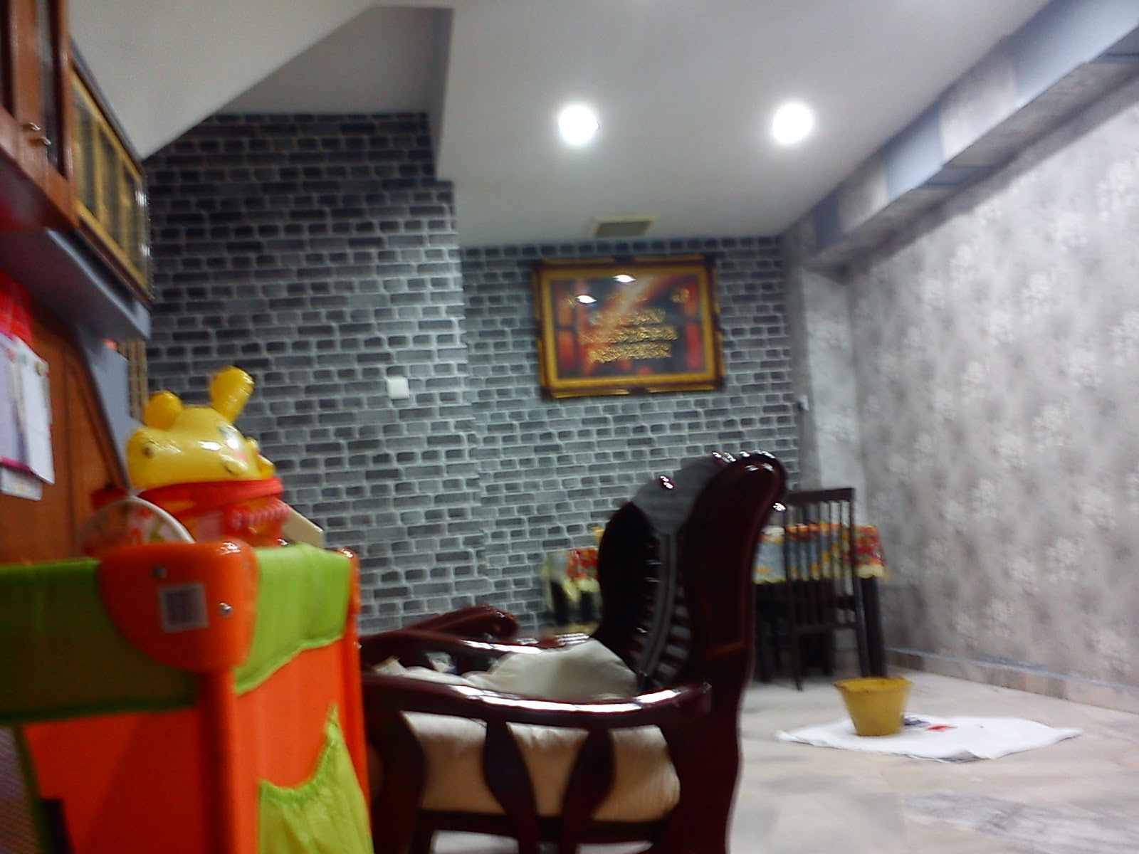 upah pasang wallpaper,property,room,interior design,building,house