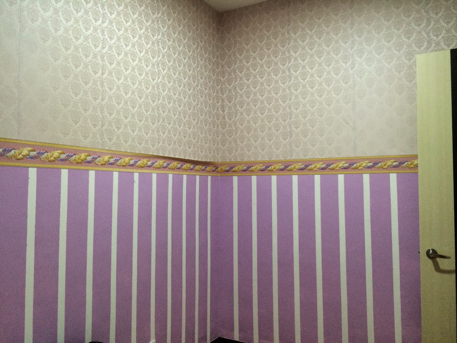 upah pasang wallpaper,wall,ceiling,purple,room,line