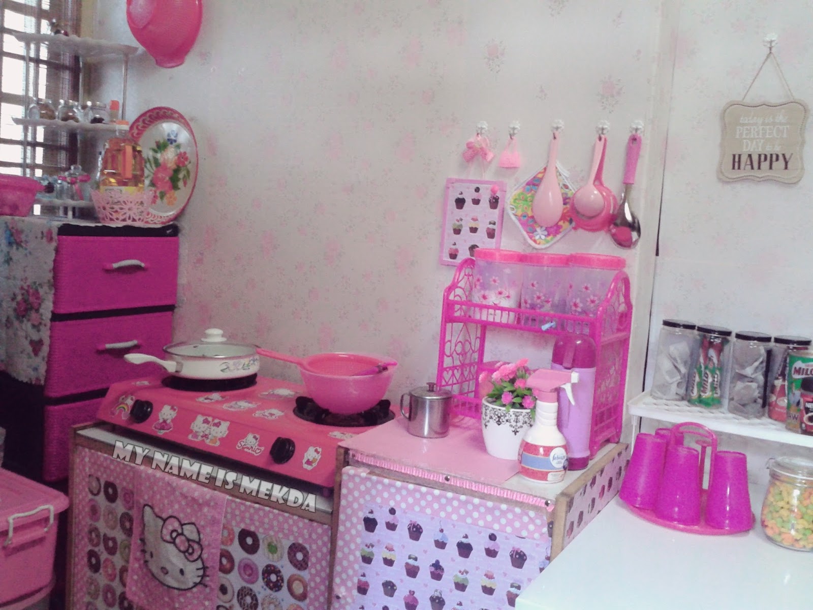 wallpaper mr diy,pink,product,room,toy,material property