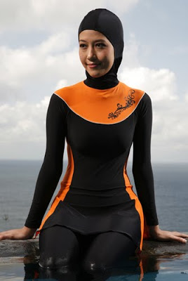 bikin wallpaper sendiri,wetsuit,clothing,orange,personal protective equipment,sportswear