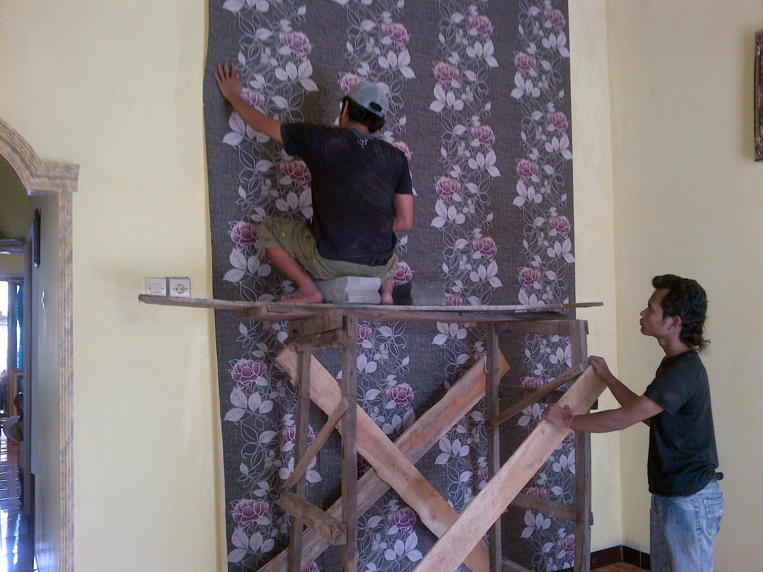 harga lem wallpaper dinding,wall,ceiling,room,textile,wallpaper