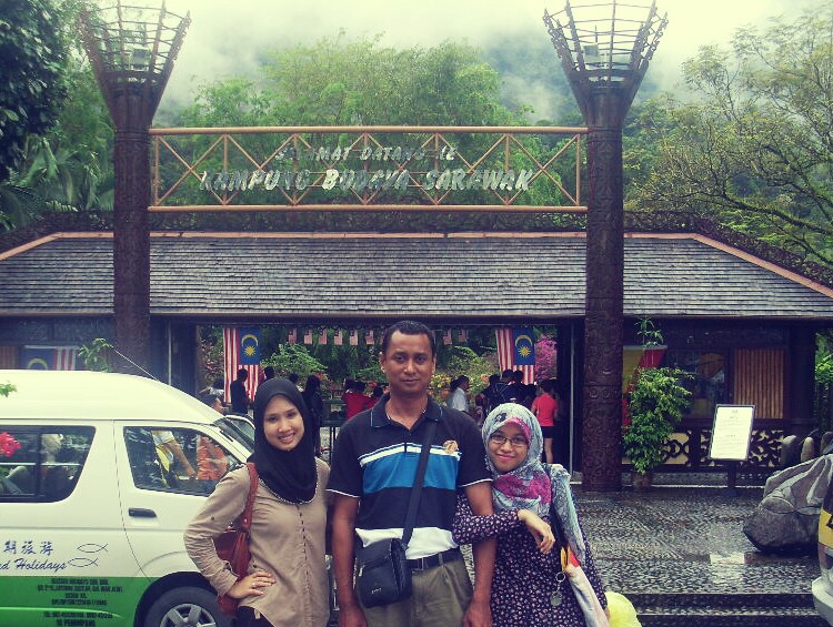 korea wallpaper melaka,vehicle,transport,car,mode of transport,tree