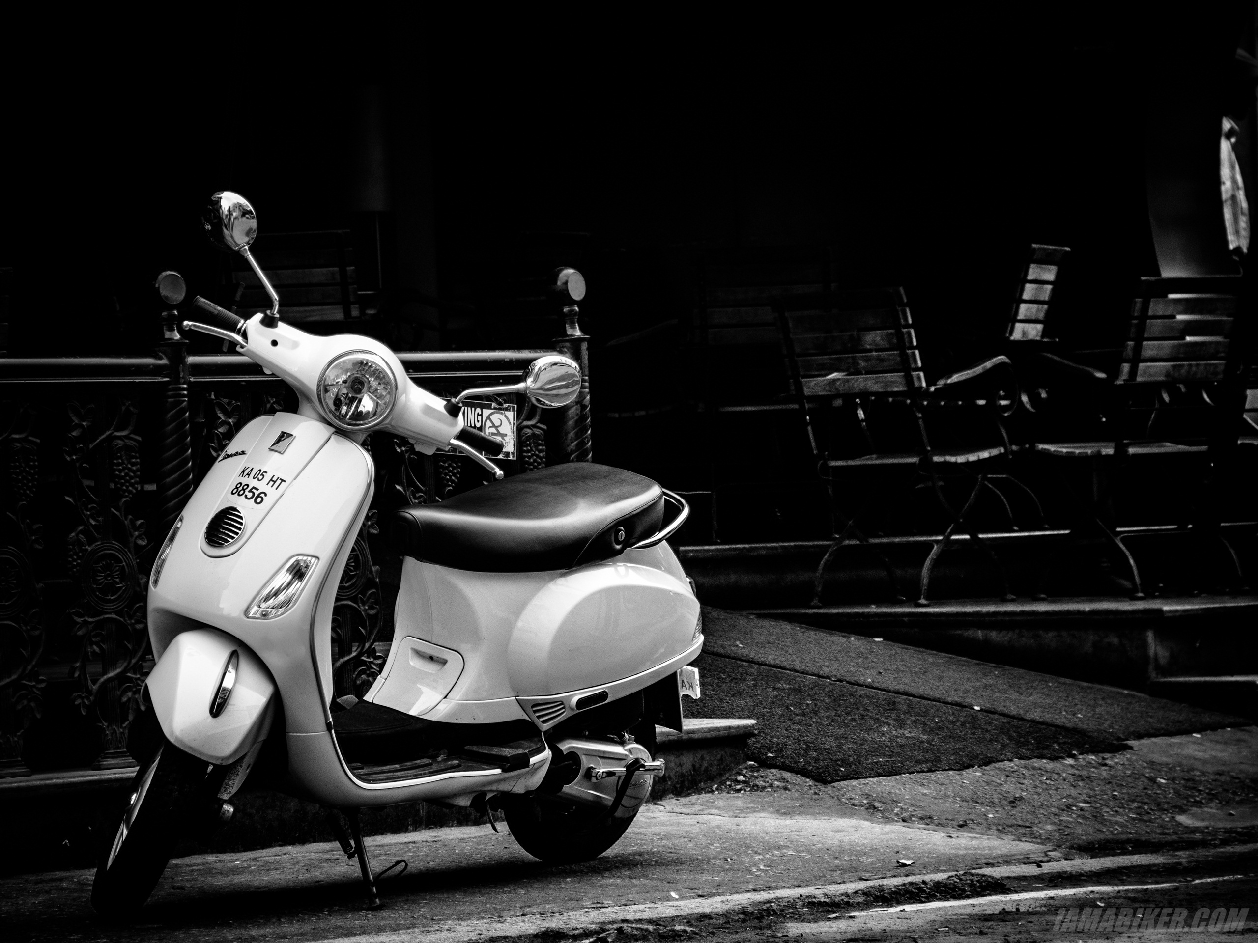 fond d'écran vespa hd,scooter,noir,vespa,véhicule à moteur,véhicule