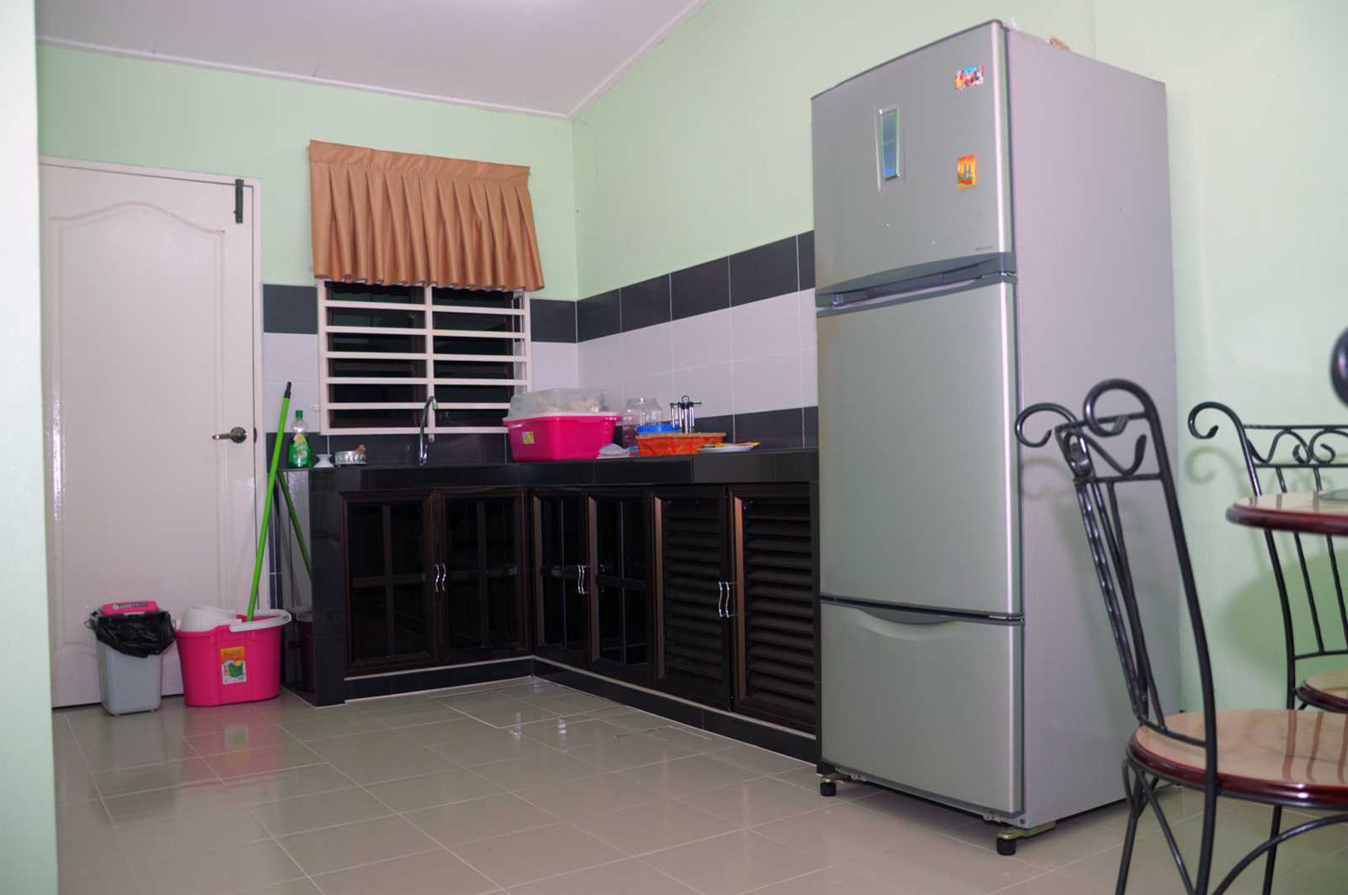 wallpaper bilik tidur,room,property,furniture,building,interior design