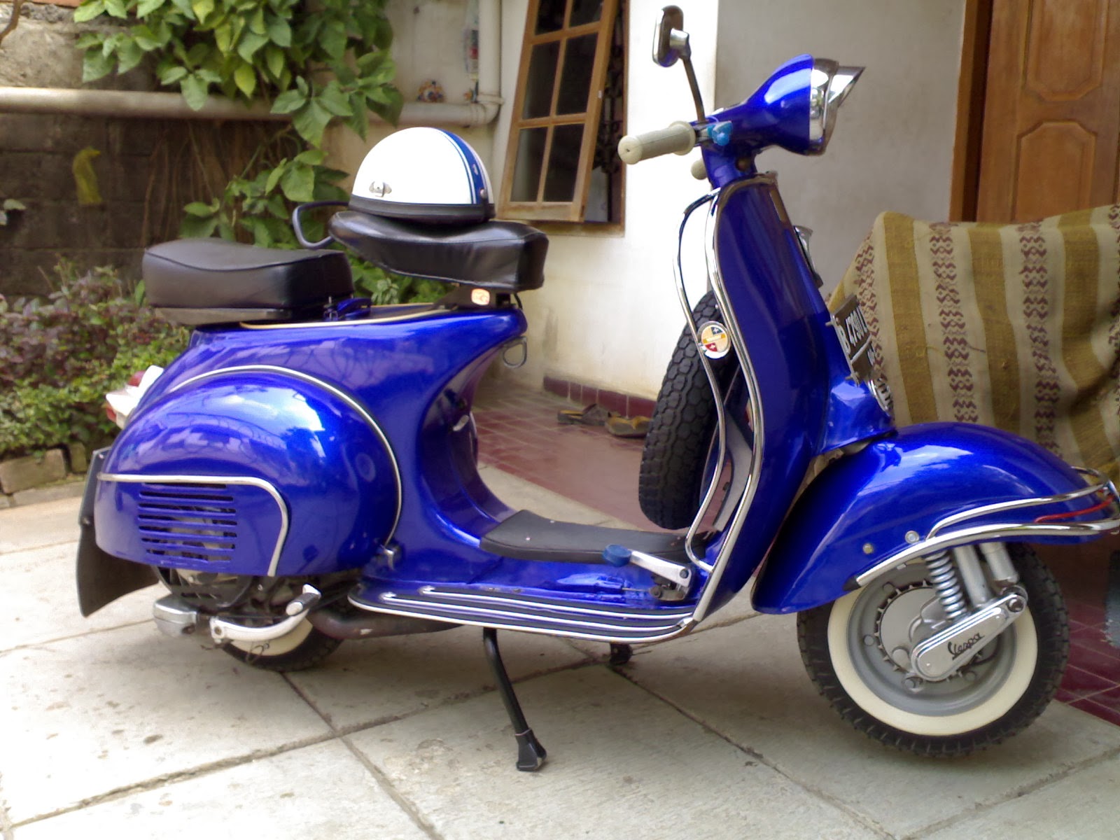 fond d'écran vespa klasik,scooter,vespa,véhicule,véhicule à moteur,voiture