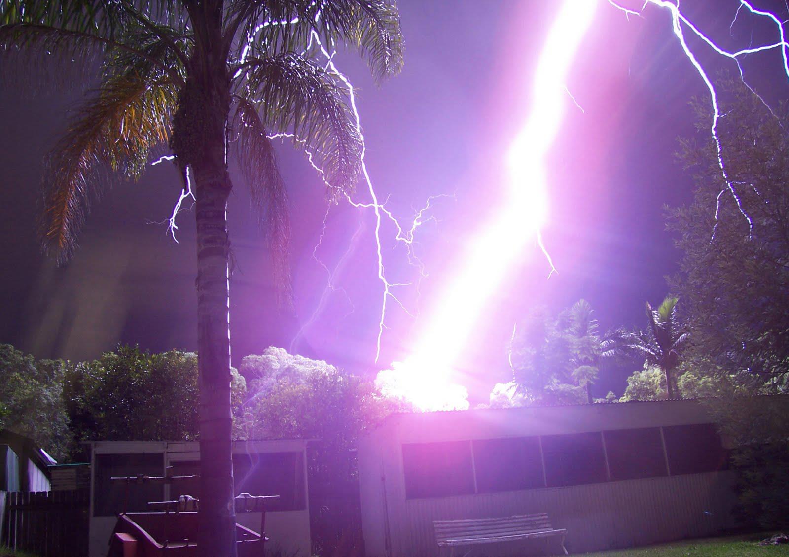 wallpaper hujan bergerak,lightning,thunder,sky,purple,light