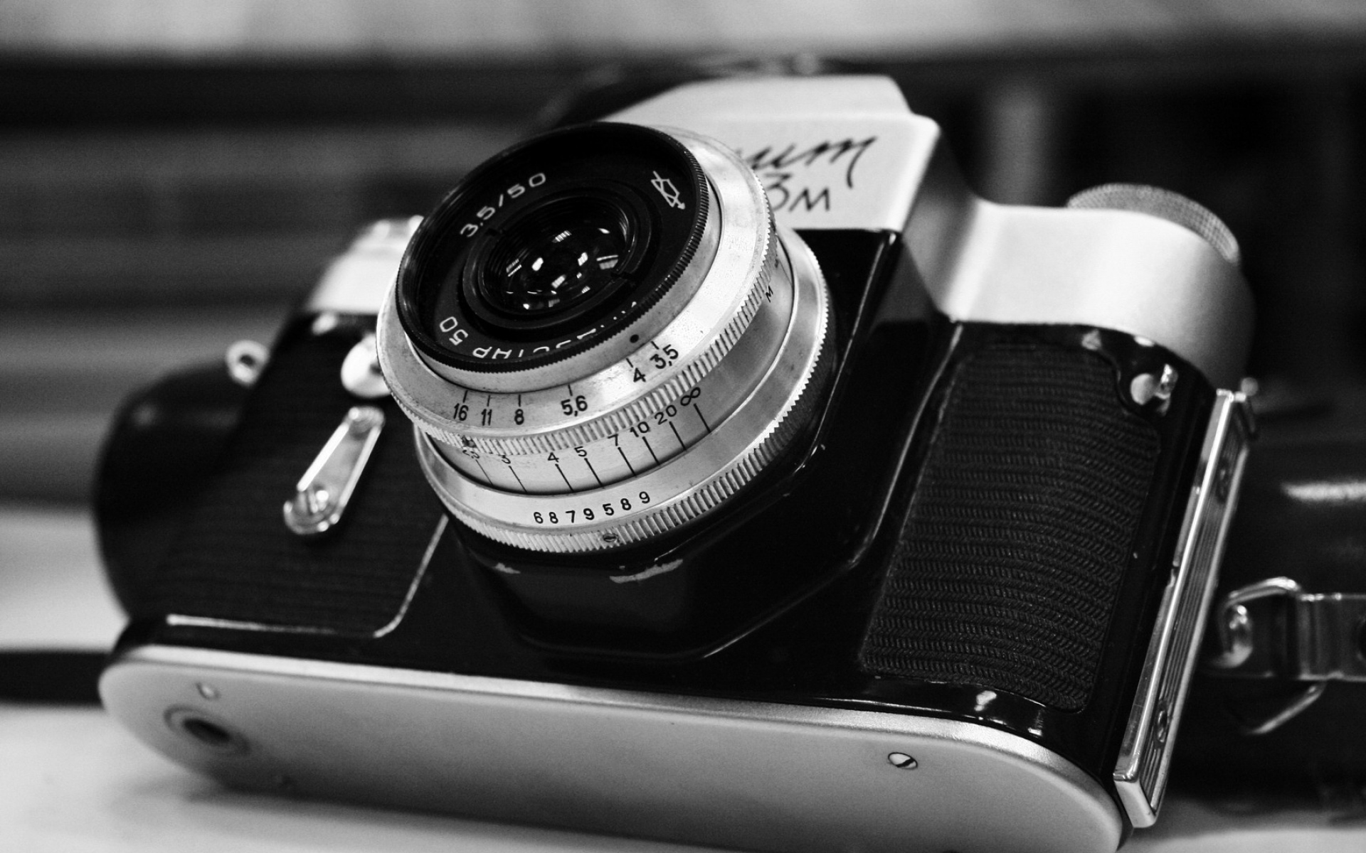 黒と白の壁紙のhd 1080p,カメラを向けて撮影する,白い,カメラ,ミラーレス一眼カメラ,写真撮影