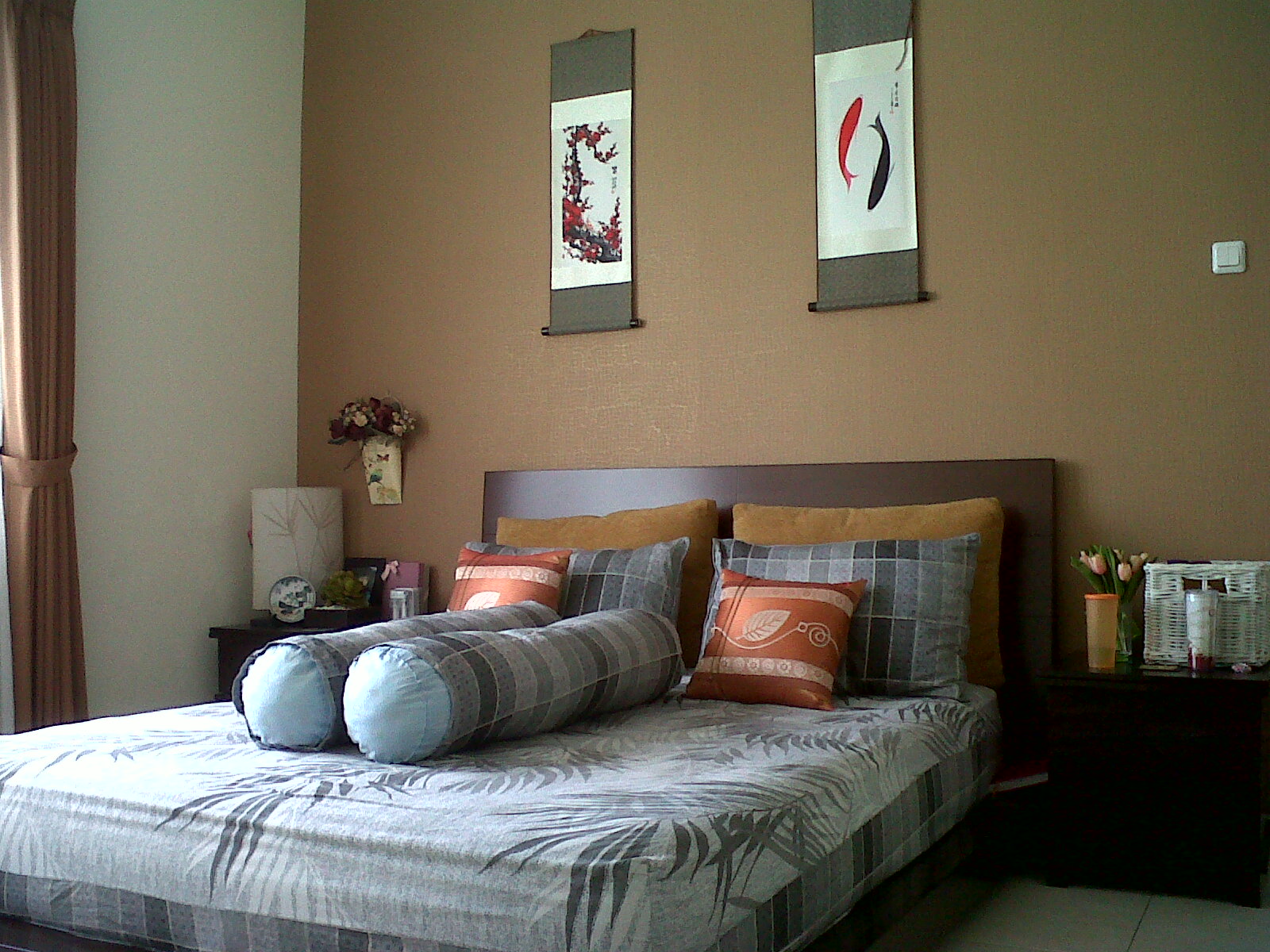 벽지 warna coklat,침실,가구,침대,방,특성