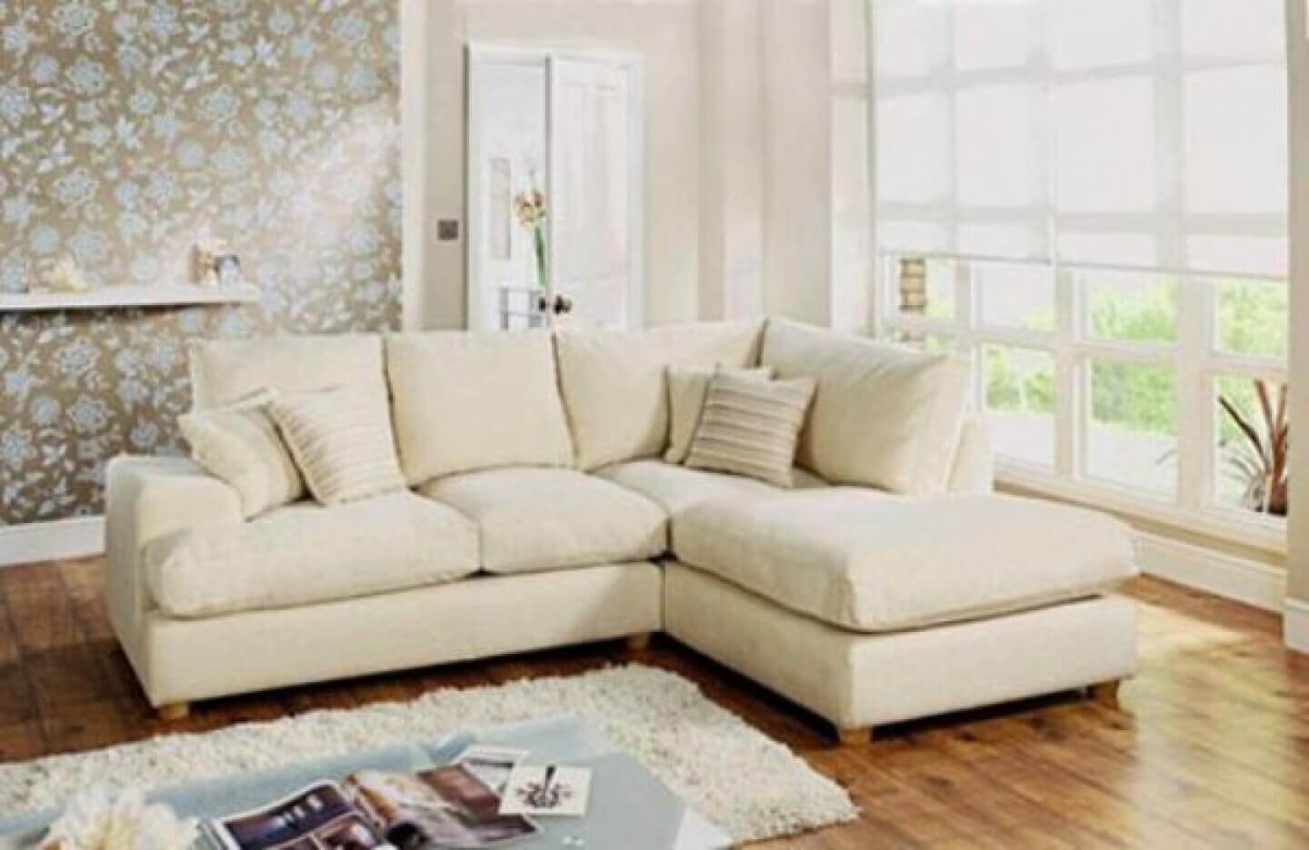 motif wallpaper untuk ruang tamu sempit,living room,furniture,couch,room,interior design