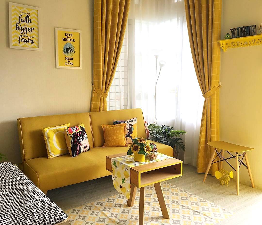 wallpaper dinding ruang tamu kecil,room,yellow,furniture,living room,property