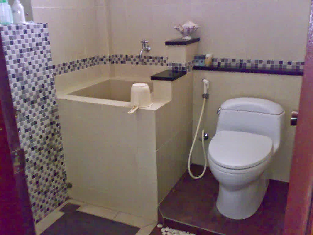 壁紙dinding kamar mandi,浴室,トイレ,財産,紫の,ルーム