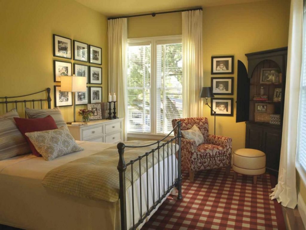 wallpaper warna emas,furniture,room,property,interior design,bedroom