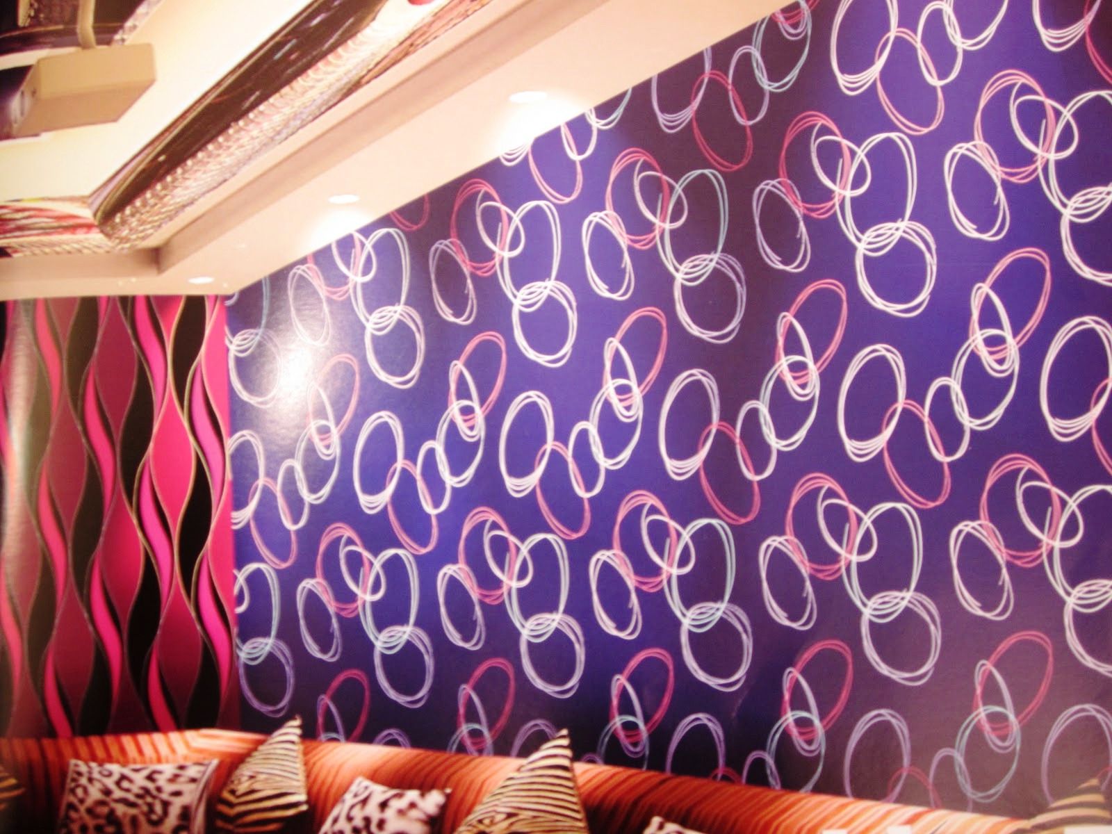 model wallpaper dinding ruang tamu,purple,wall,pink,interior design,violet