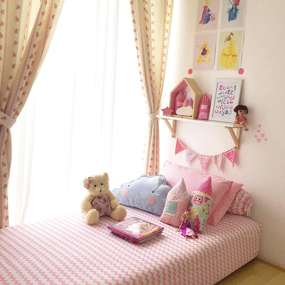 harga wallpaper dinding kamar anak perempuan,room,pink,furniture,interior design,product