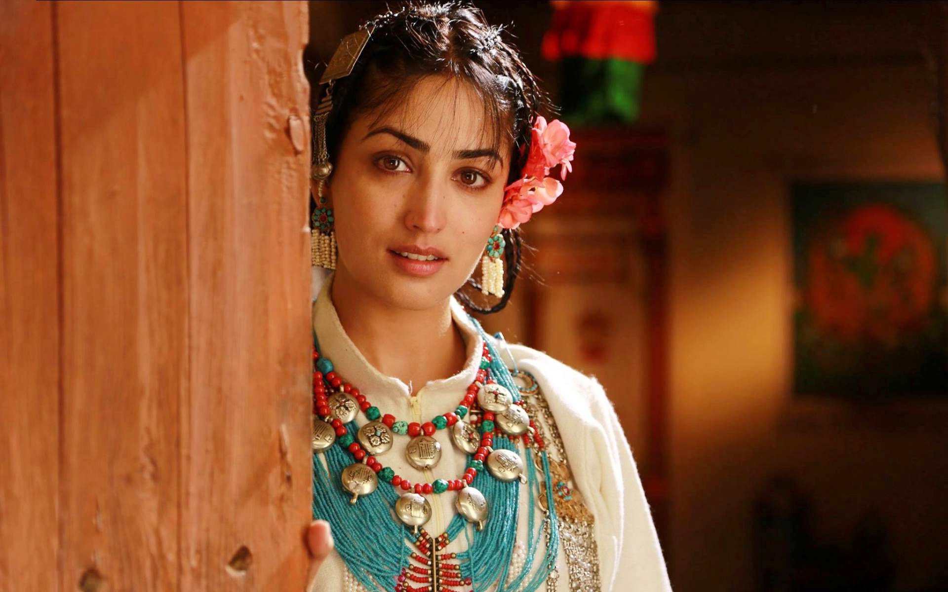 yami gautam wallpapers santabanta,neck,jewellery,tradition,fashion accessory,photography