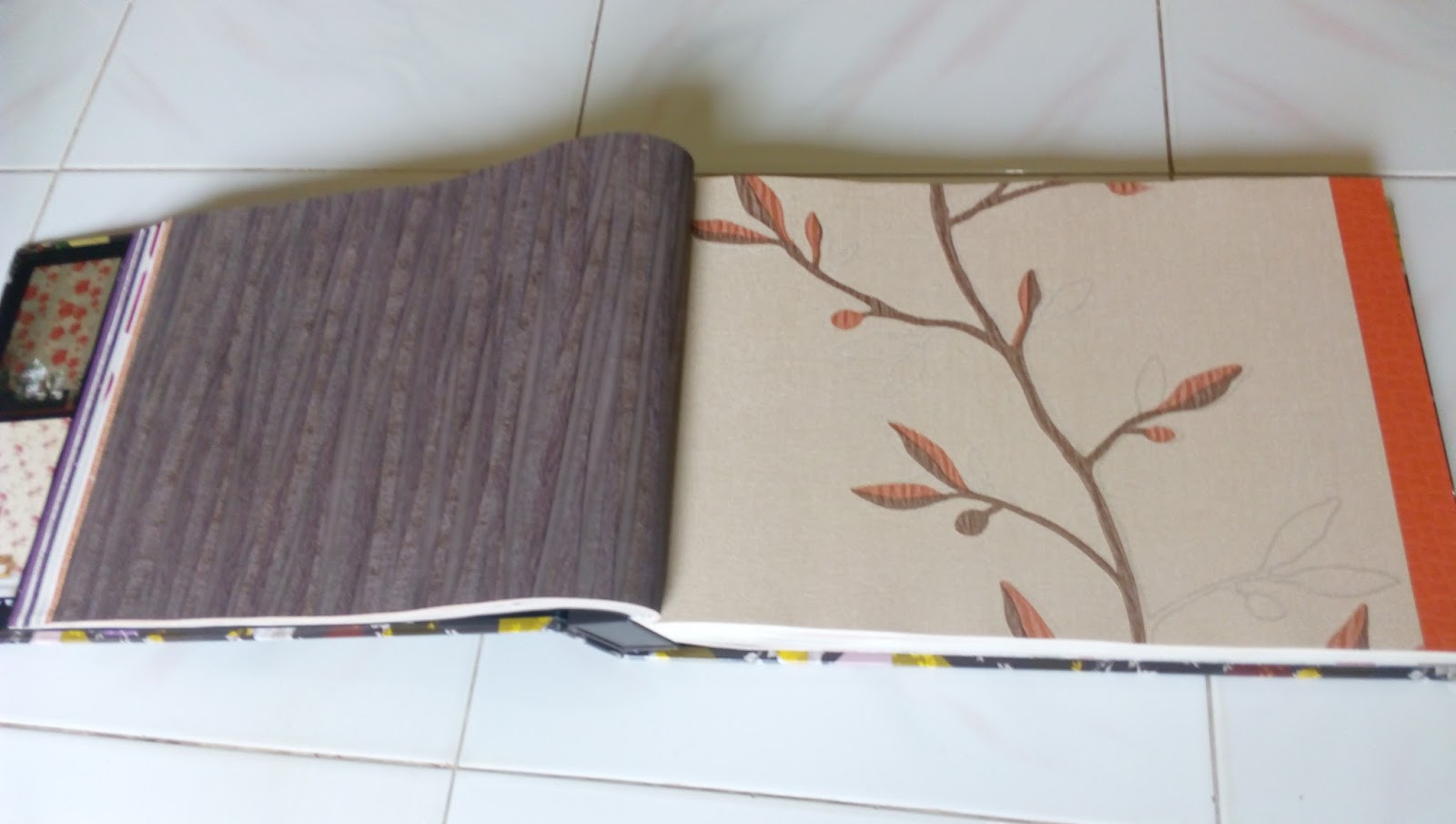 distributor wallpaper dinding,tree,notebook,room,branch,wood