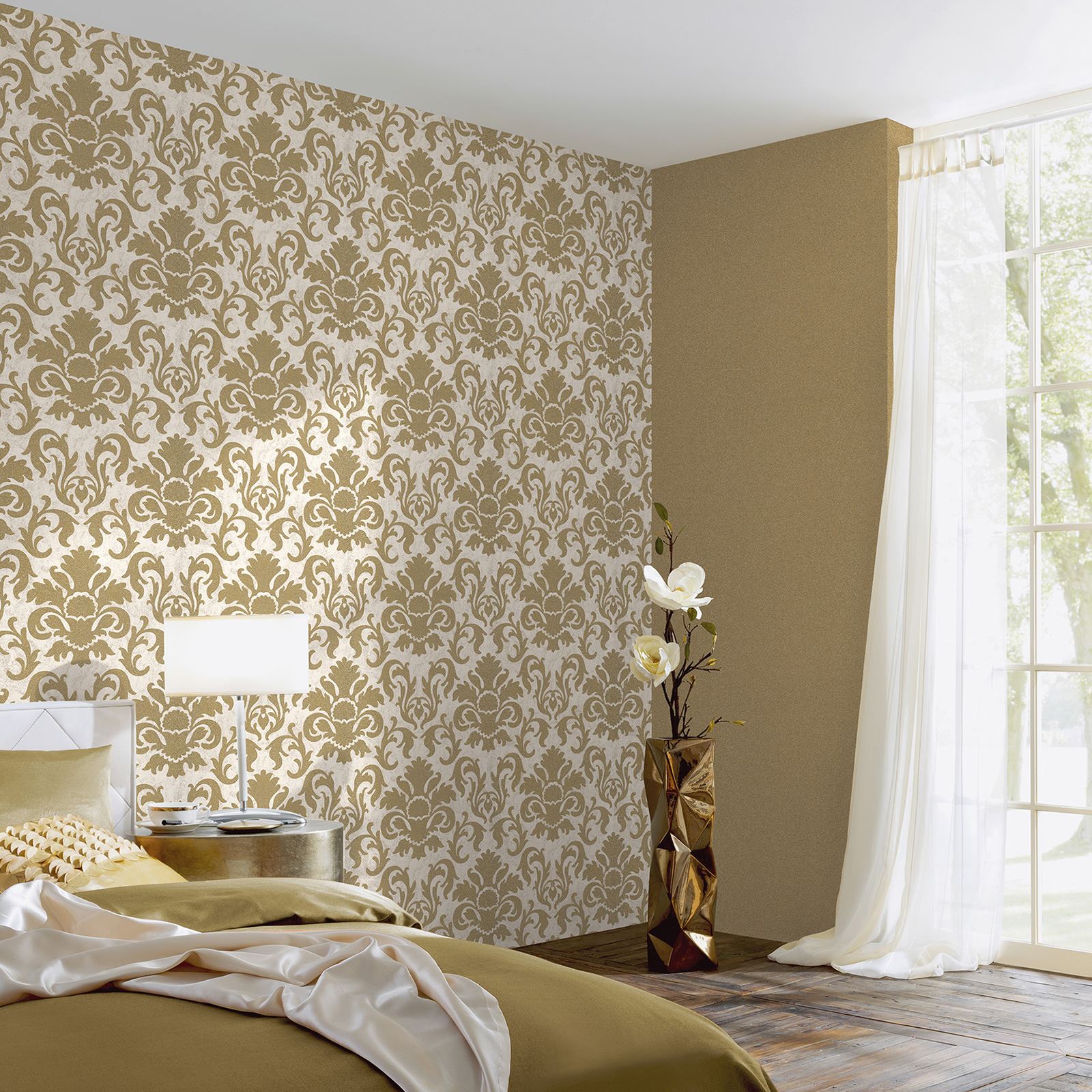 papel tapiz de brillo dorado y plateado,pared,habitación,fondo de pantalla,diseño de interiores,cortina