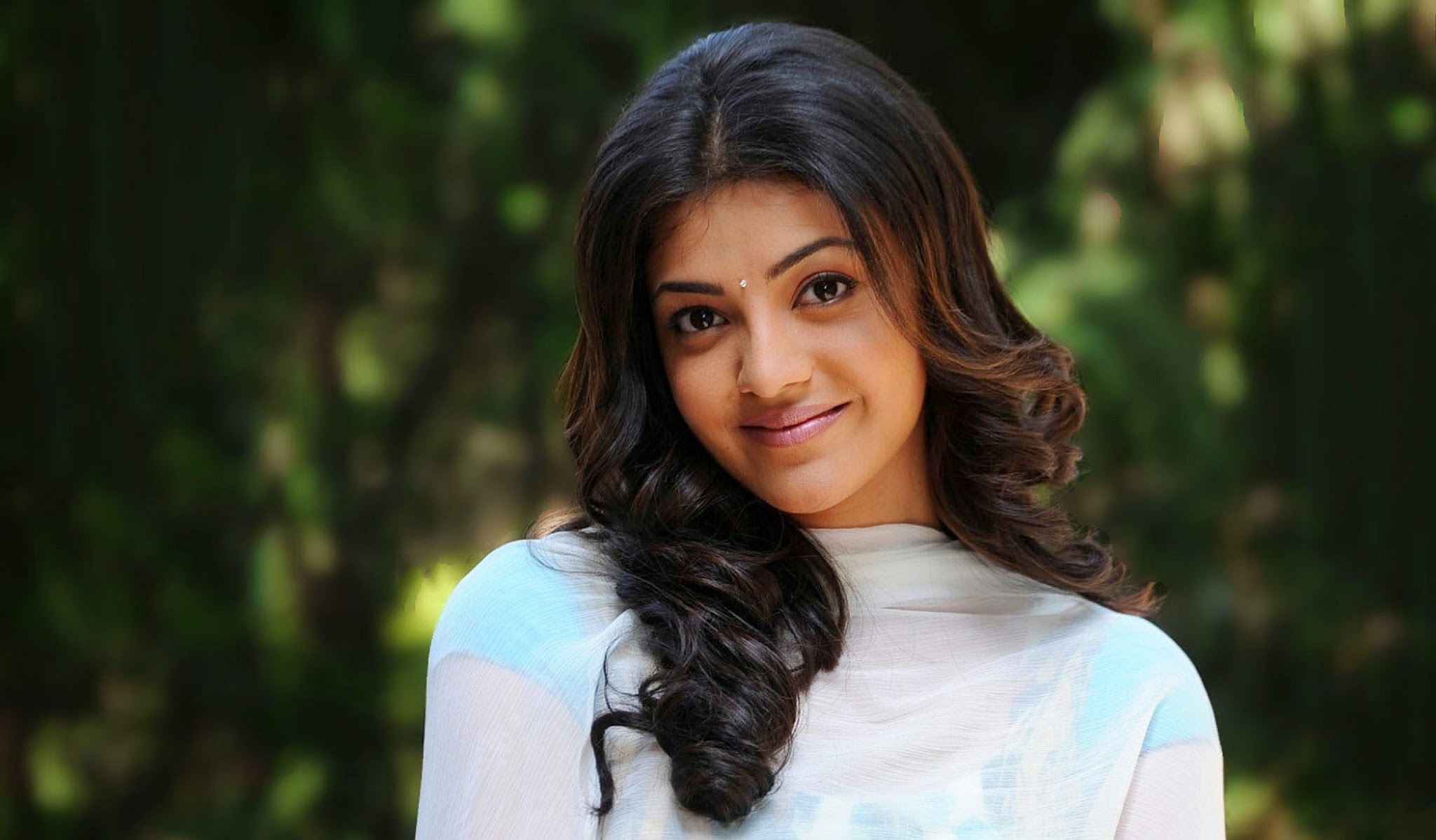 kajal agarwal wallpaper download,hair,face,hairstyle,beauty,black hair