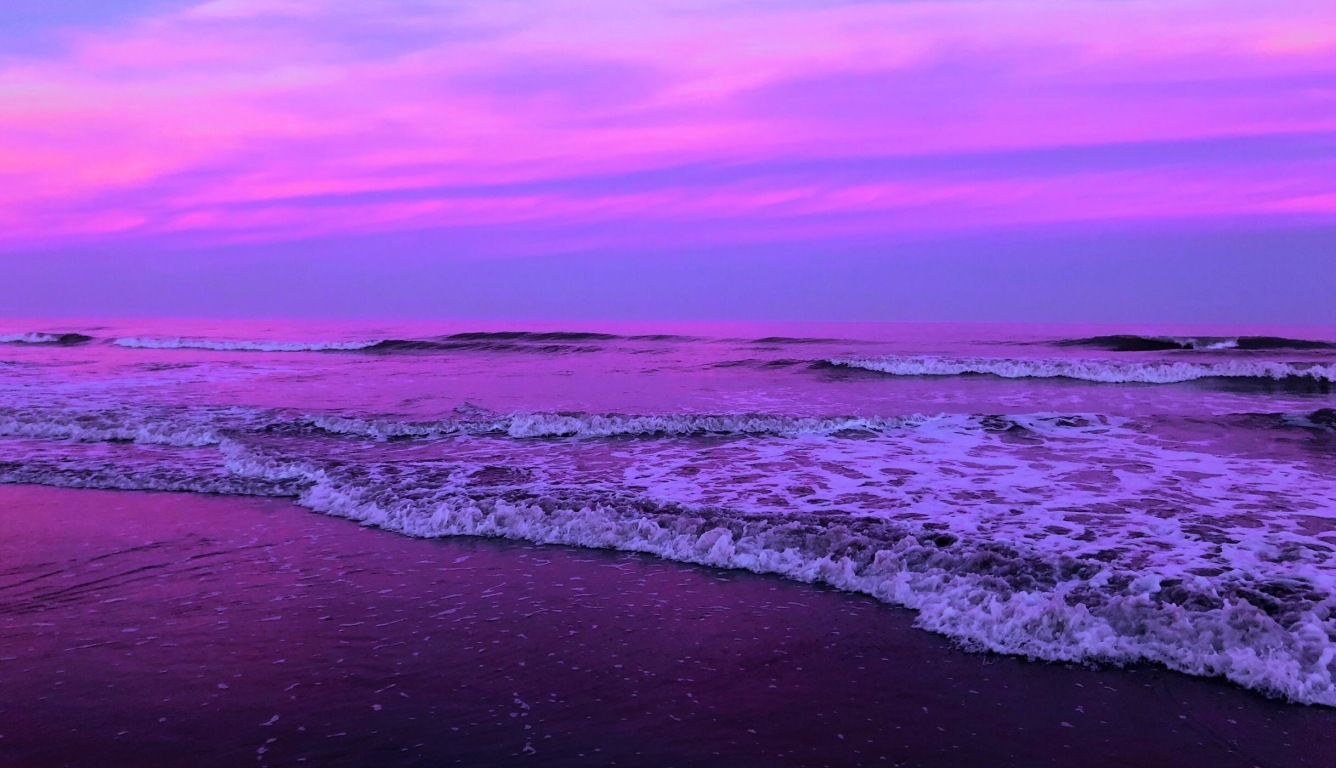 carta da parati 1336x768,corpo d'acqua,cielo,mare,orizzonte,viola