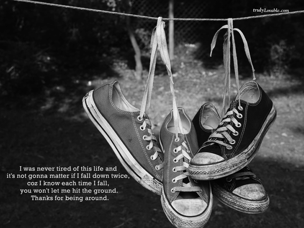 amistad logo fondos de pantalla,calzado,fotografía de naturaleza muerta,zapato,fuente,en blanco y negro