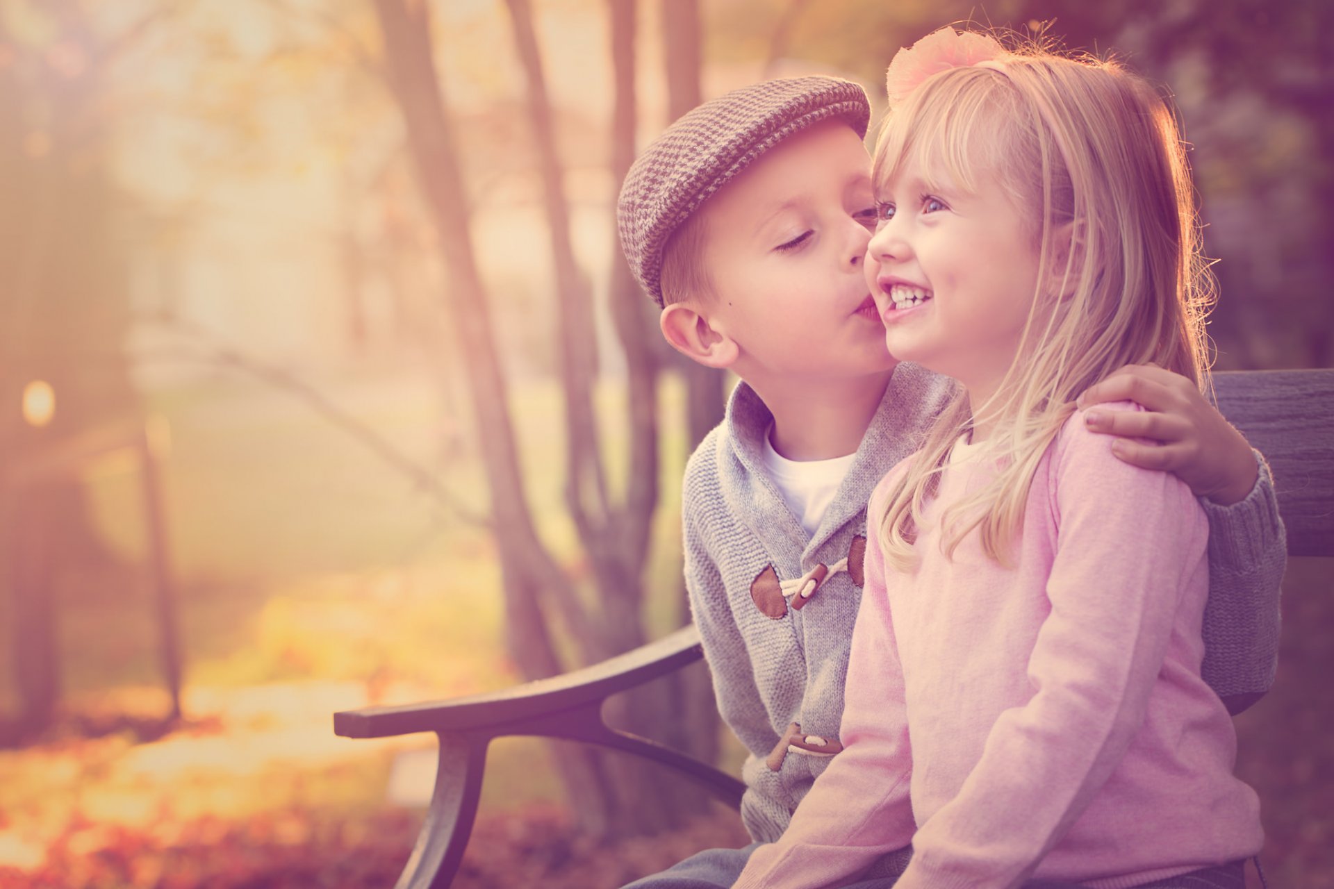 fondos de pantalla de amistad de niño y niña,amor,rubio,romance,sonrisa,contento