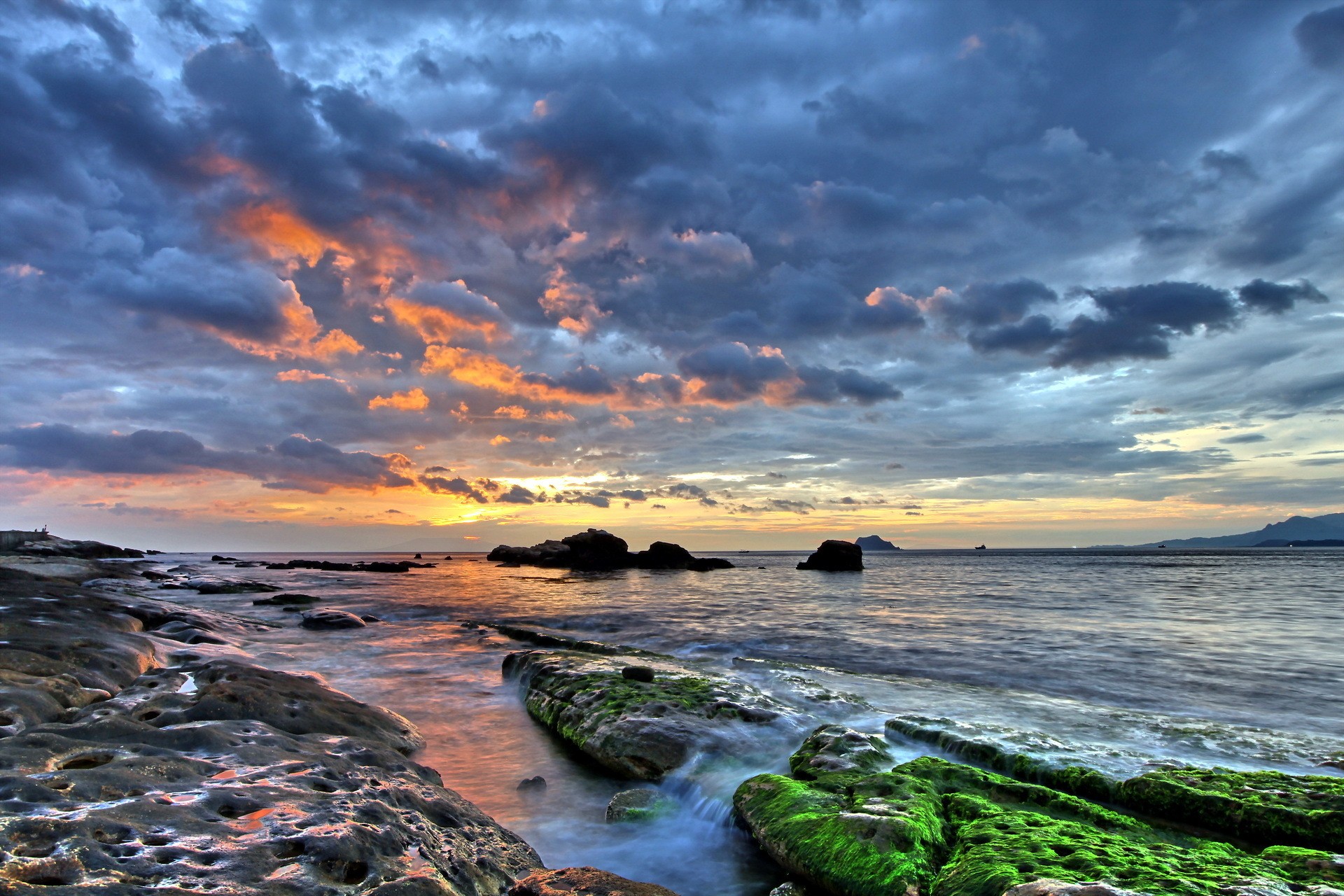 isla de piedra fondo de pantalla para iphone,cielo,cuerpo de agua,naturaleza,mar,paisaje natural