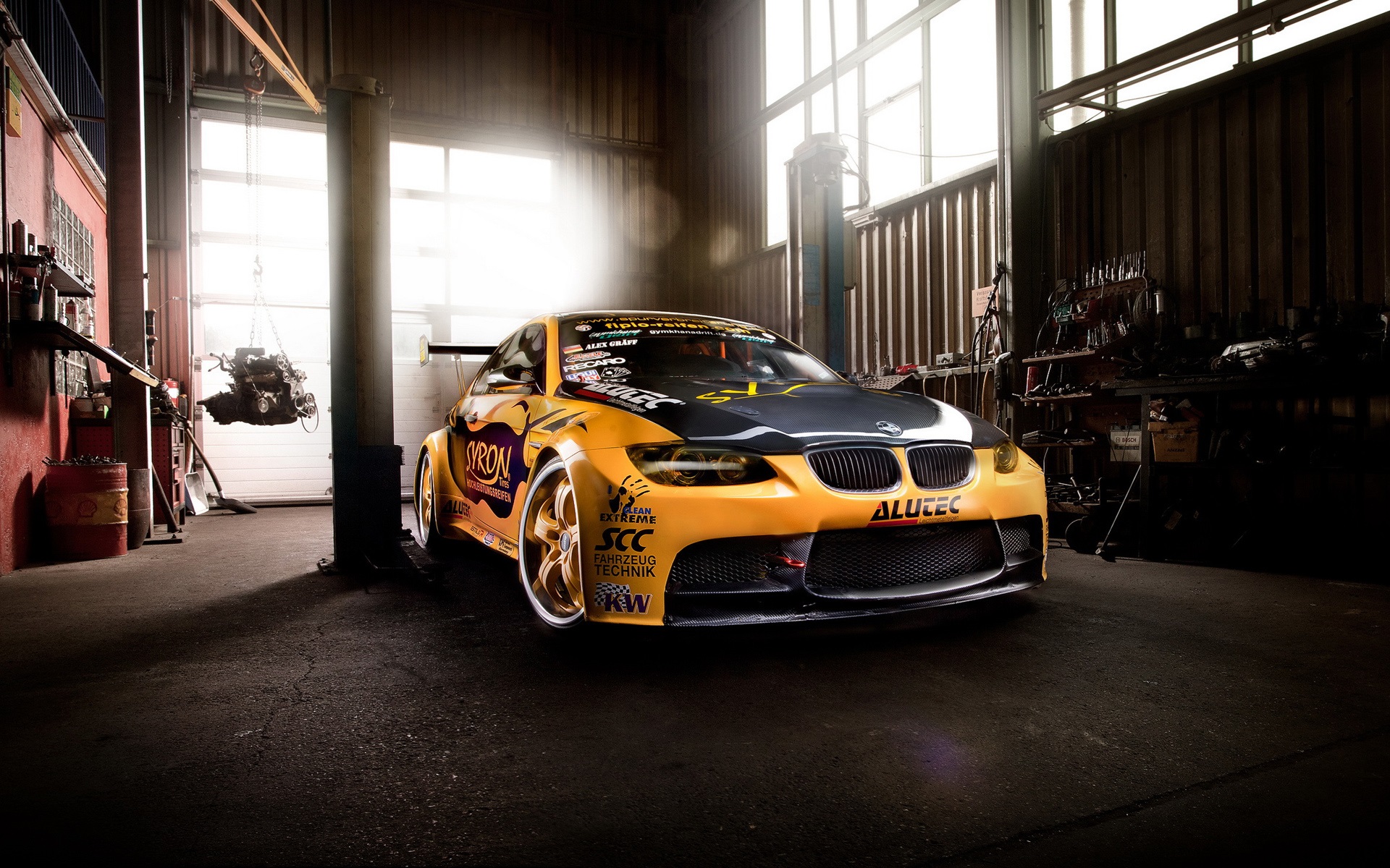 garage wallpaper,land vehicle,vehicle,car,sports car,automotive design