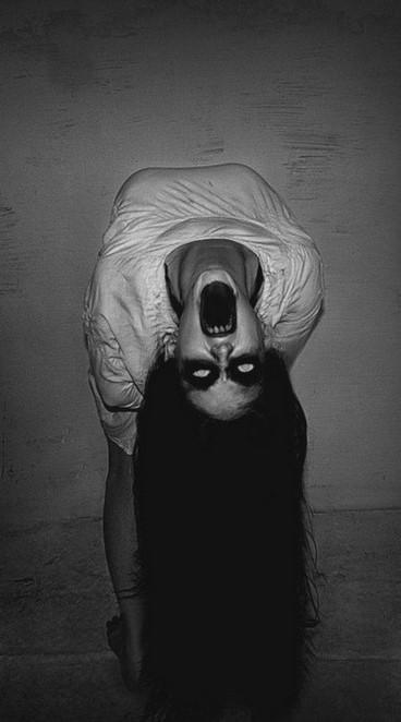 horror wallpaper android,black,head,black and white,monochrome,eyewear