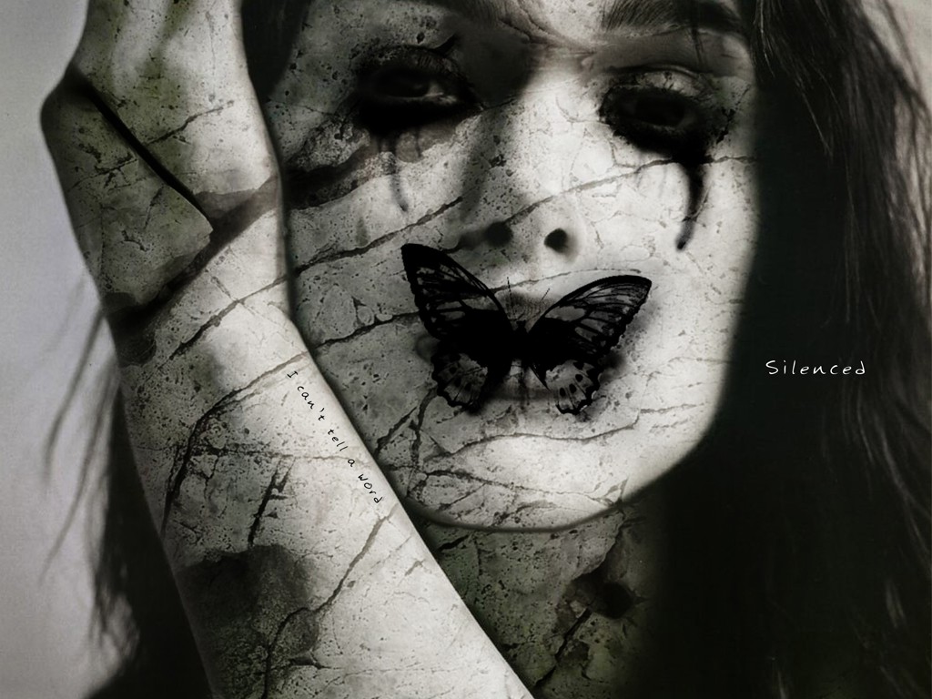 fondo de pantalla de horror oscuro,cara,boca,en blanco y negro,mariposa,mano