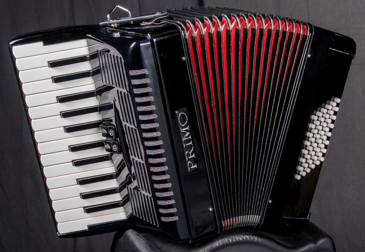 Accordion- WallpaperUse
